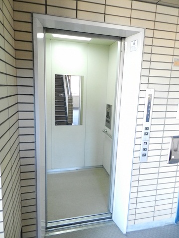 Entrance. Elevator