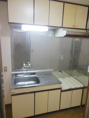 Kitchen. Self-catering faction declared in the kitchen with two-burner gas stove can be installed