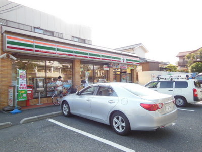 Convenience store. 1030m to Seven-Eleven (convenience store)