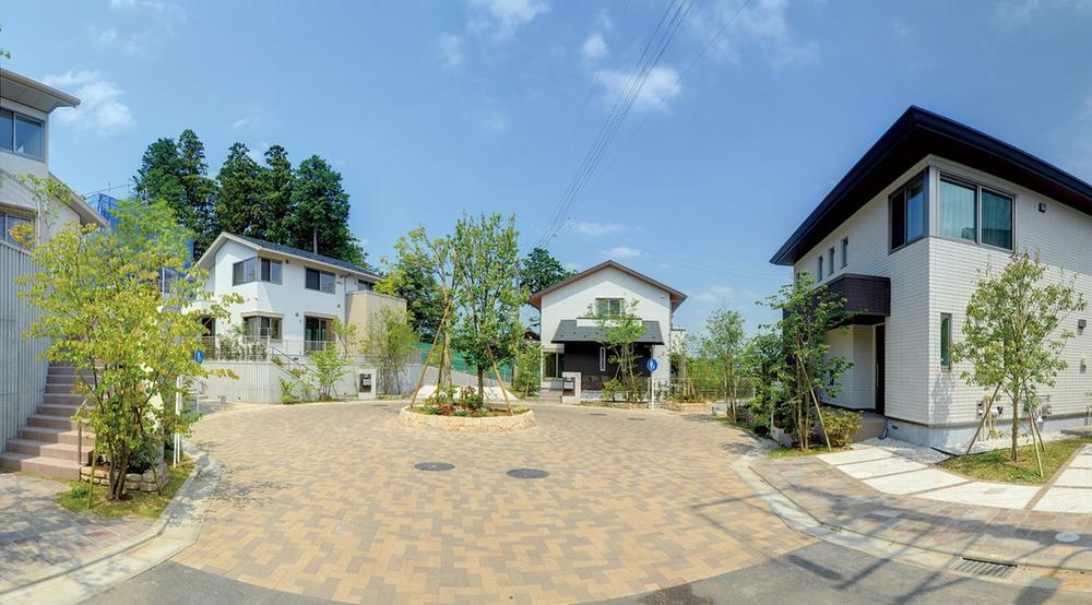 Local photos, including front road. Second stage local district average photo (36-1 from left, 35-2, 35-1, 34-1 Building ※ Including unsold dwelling unit) ※ 2013 May shooting