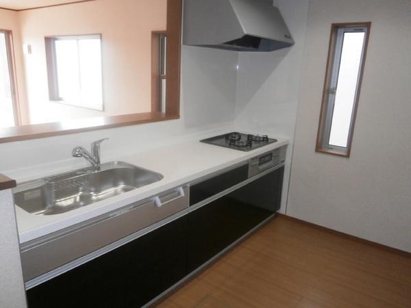Kitchen. Building 3 Face-to-face with kitchen counter, Cleaning Easy three-necked gas stove