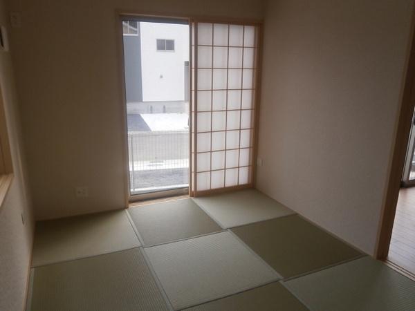 Non-living room. Building 3 Japanese-style room, which is continuous with living