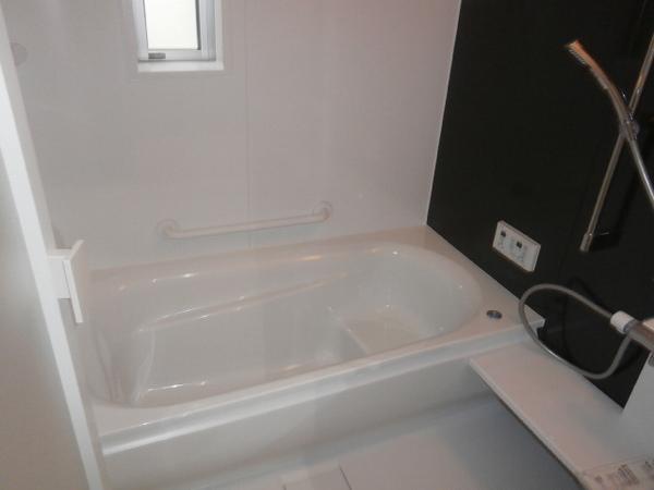 Bathroom. Building 3 Multi-step specification tub that can sitz bath, Bathroom with Air Heating dryer