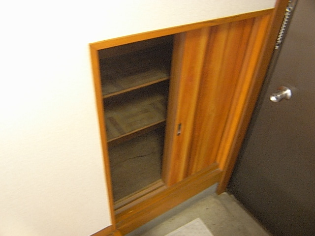 Entrance. Cupboard