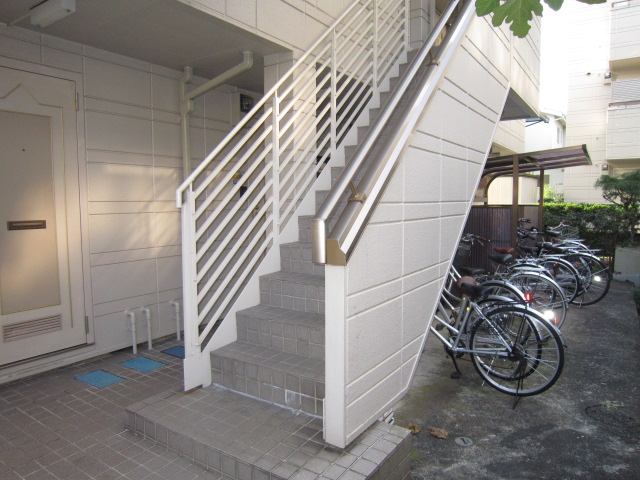 Other common areas. Bicycle here ☆