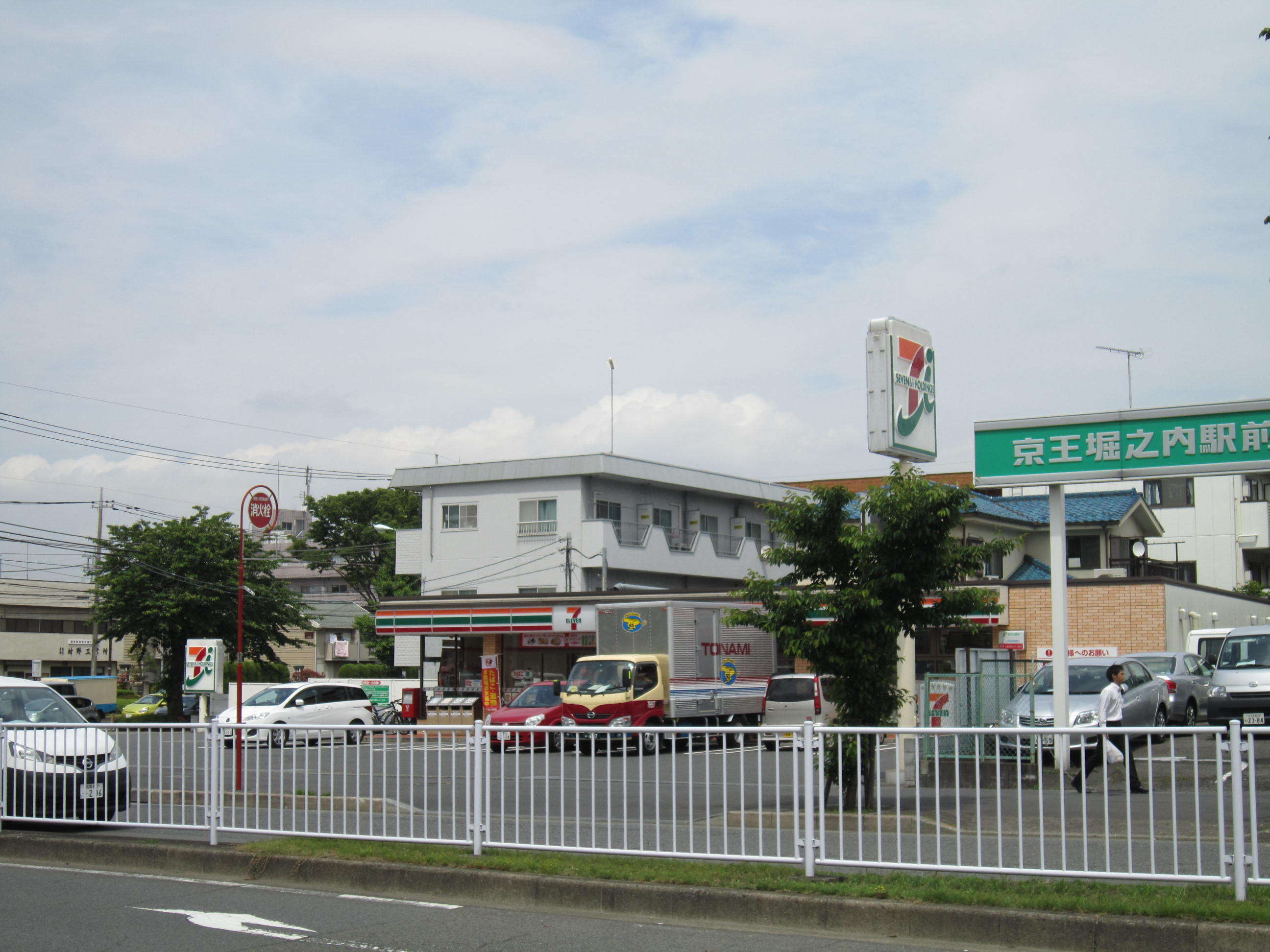 Convenience store. Seven-Eleven Hachioji Horinouchi 3-chome up (convenience store) 377m