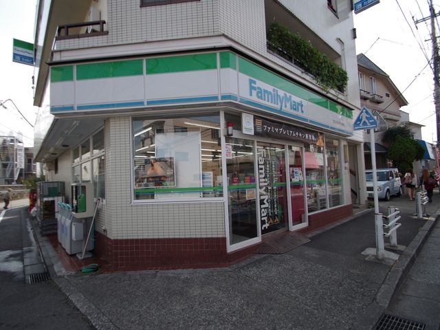 Convenience store. FamilyMart Daikokuya Sen'nin the town store (convenience store) to 204m