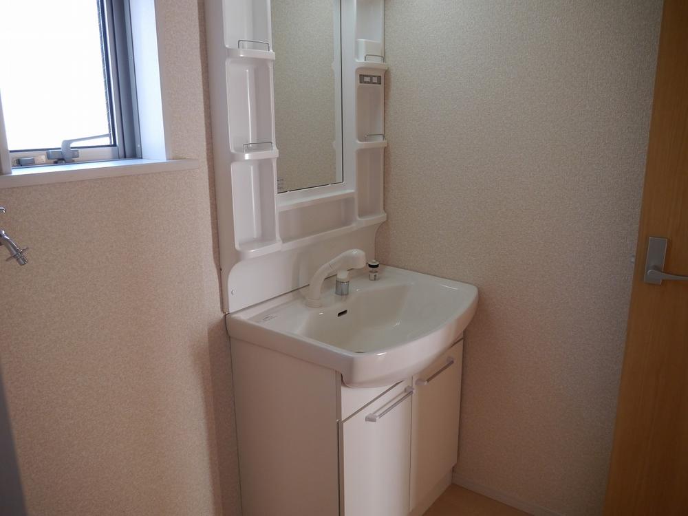 Wash basin, toilet