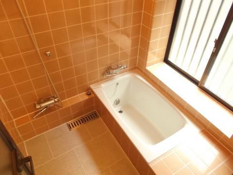 Bathroom. Spacious bathroom of 1 pyeong type. Mixing faucet exchange, Finished floor ceiling coating.