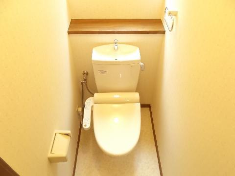 Toilet. First floor toilet Washlet new goods exchange, Cemented floor cushion floor, Already in place Paste Cross.