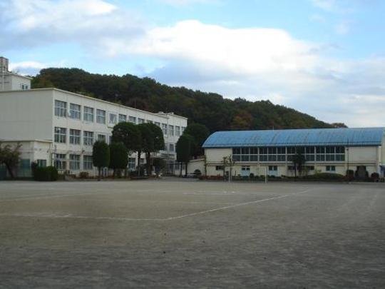 Primary school. Kasumi until elementary school 1070m Kasumi elementary school 14 mins (about 1070m)