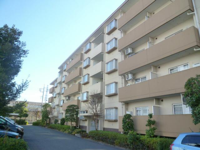 Local appearance photo. Eminence Nagaike south is a low-rise apartment.