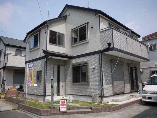 Local appearance photo. It is a renovated house of a quiet residential area. For Hachioji west IC is close, It can be reached in a traffic jam knowing.