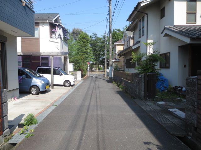 Local photos, including front road. Yang per good location facing the front south road