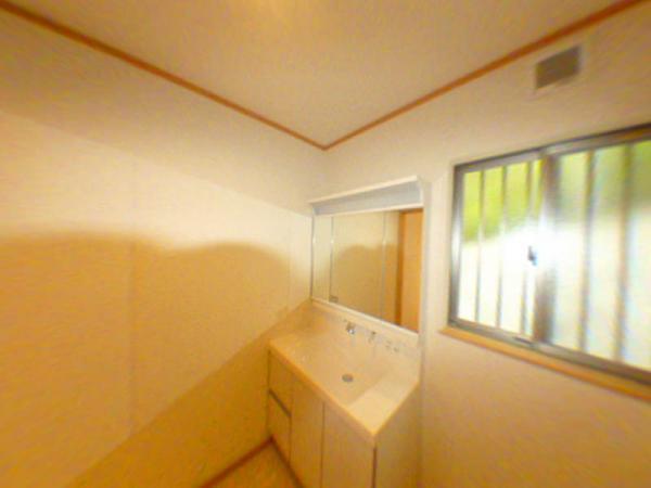 Wash basin, toilet