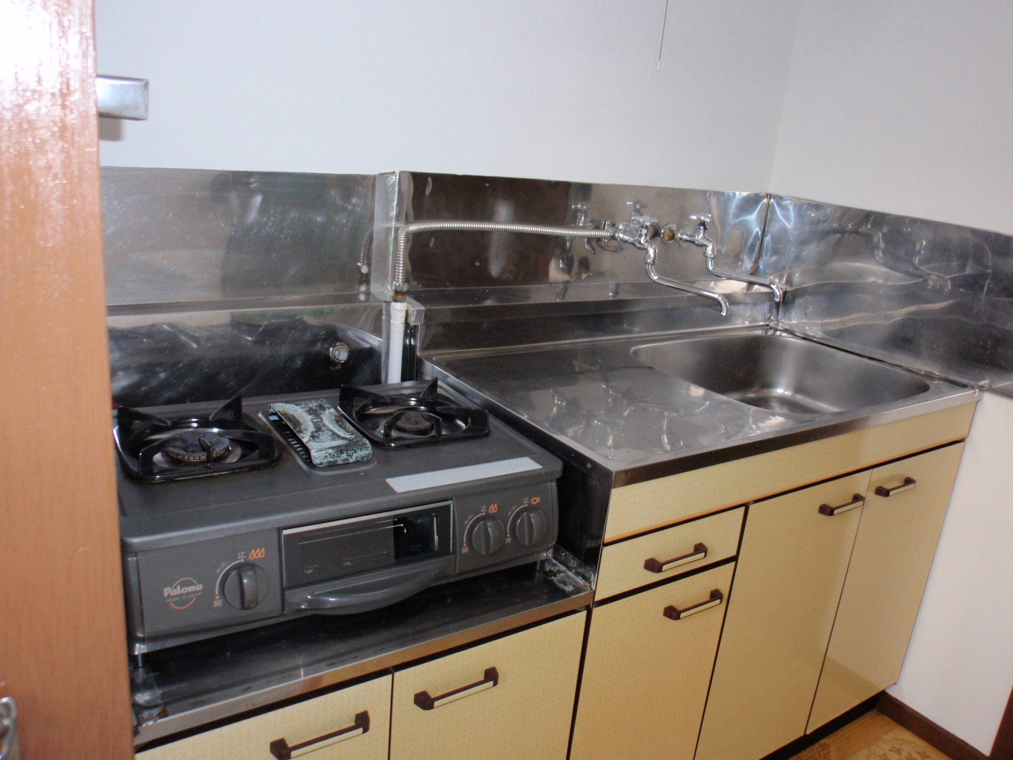 Kitchen. Two-burner stove