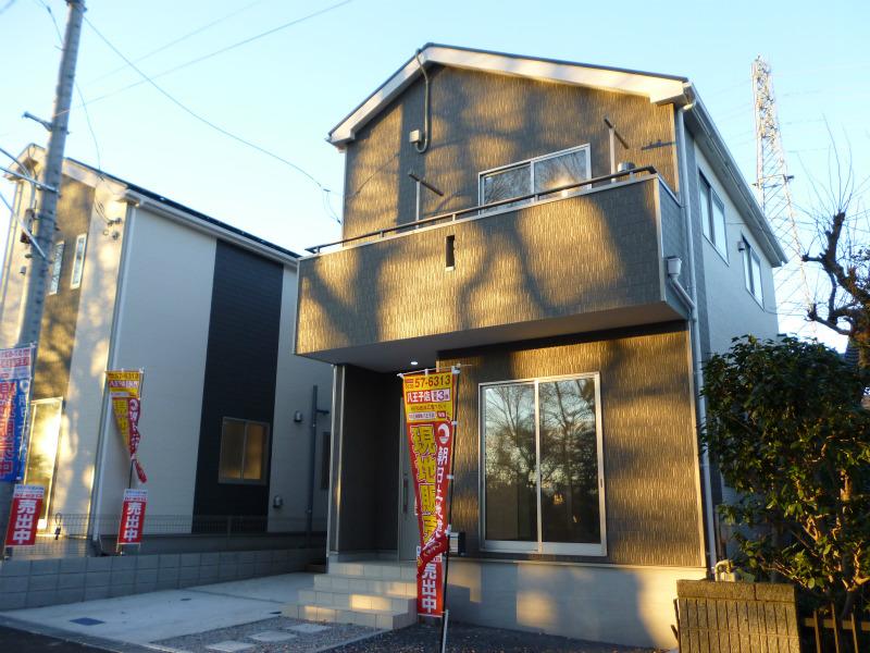 Local appearance photo. It is a residential area with a calm Building 2