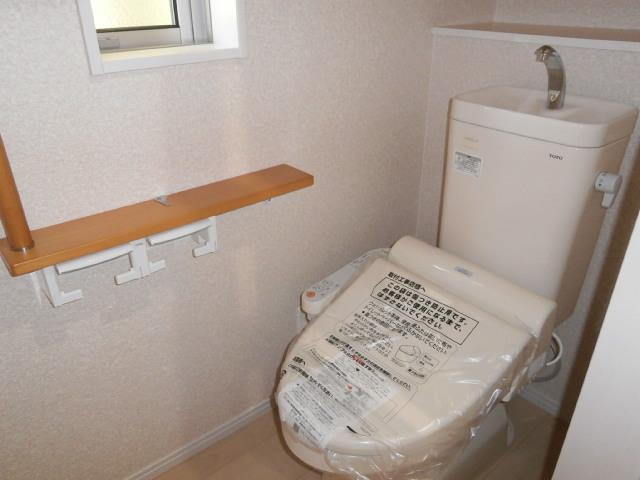 Toilet. 1 Building