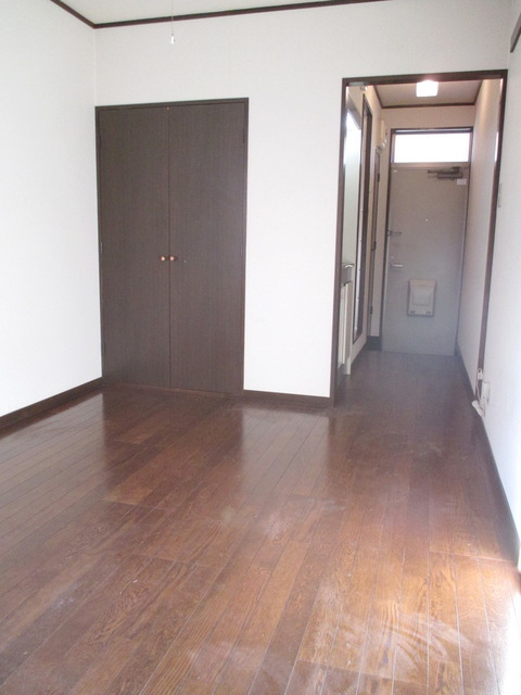 Other room space. Contact is the room is recommended for living alone