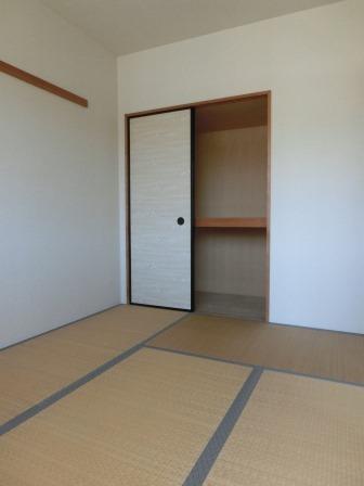 Living and room. Japanese-style room 6 tatami