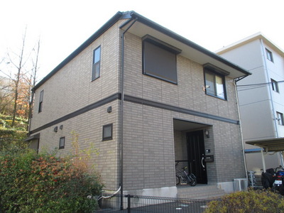 Building appearance. It is located in a quiet residential area