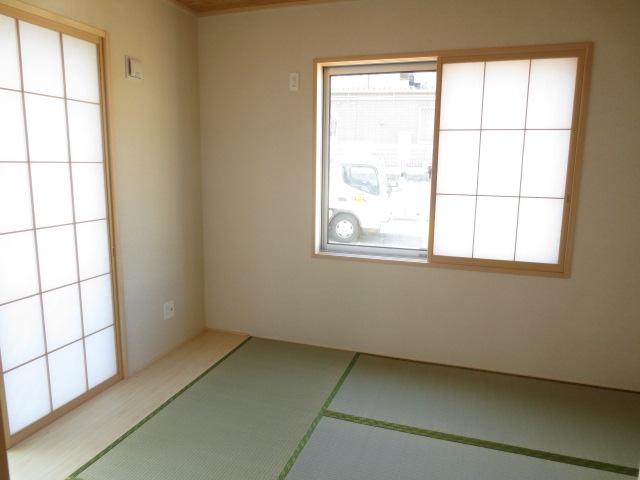 Non-living room. 1 Building 2 face lighting of Japanese-style continuous with the living