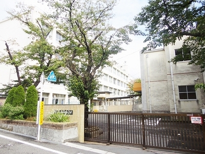 Primary school. Yoshiki 50m center to the elementary school (elementary school)