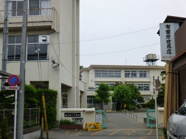 Primary school. 180m up to municipal Yokoyama second elementary school (elementary school)