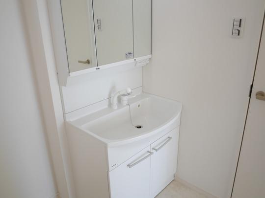 Wash basin, toilet