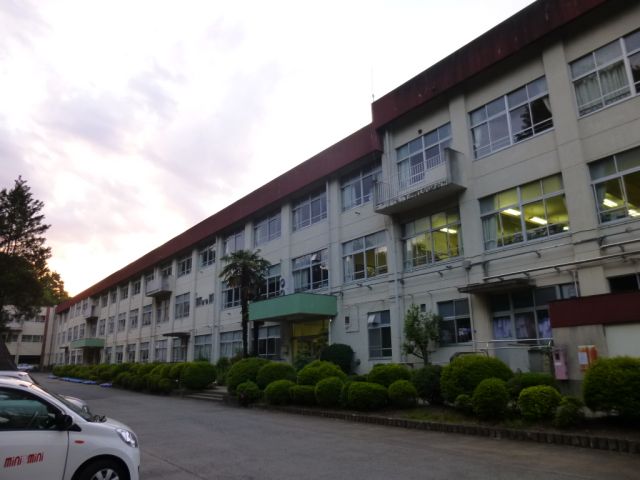 Primary school. Municipal Shiroyama up to elementary school (elementary school) 1100m