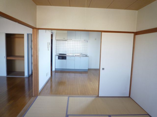 Living and room. Japanese-style room 7 quires