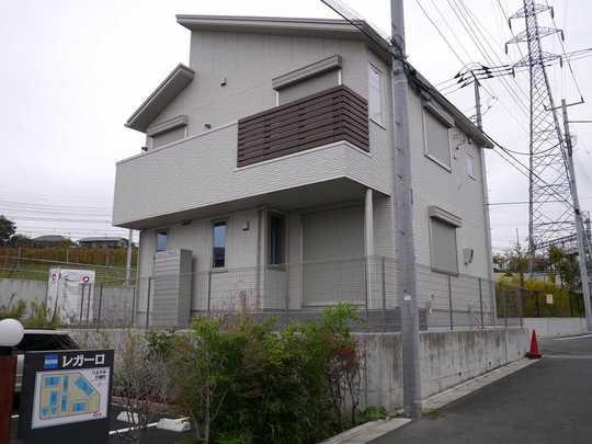 Local appearance photo. Kitano Station walk 13 minutes. Elementary and junior high schools, It is conveniently located within walking distance, such as super. In open areas, It will begin bright life full of sunshine.