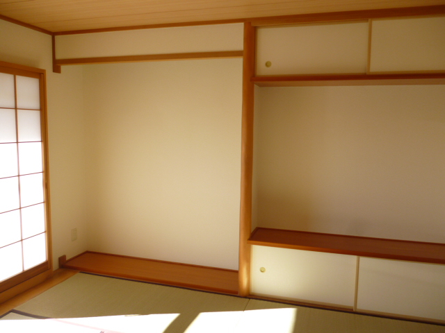 Other room space. It is a Japanese-style room of the alcove and Jibukuro there is a calm atmosphere.