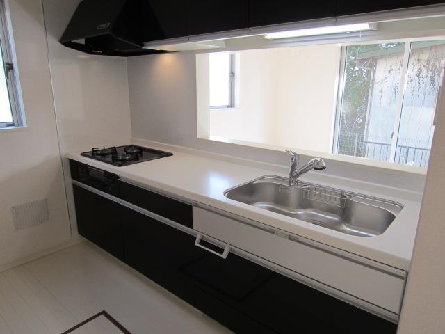 Kitchen. Face-to-face kitchen bouncing of conversation, Water purifier integrated faucet