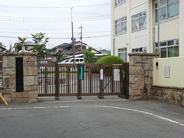 Junior high school. 1020m to municipal seventh junior high school