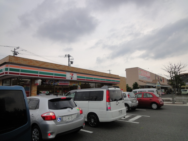 Convenience store. 432m to Seven-Eleven (convenience store)