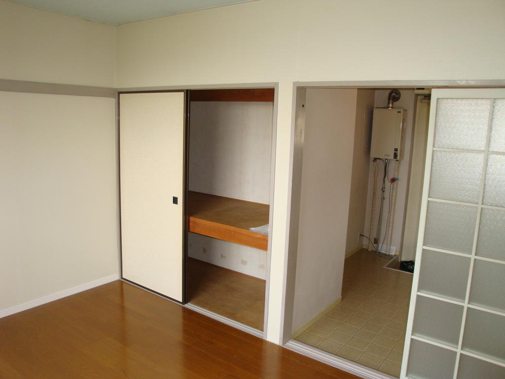 Living and room. Storing large