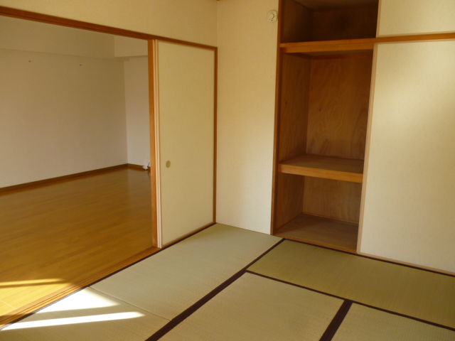 Other room space. Bright southwestward Japanese-style.