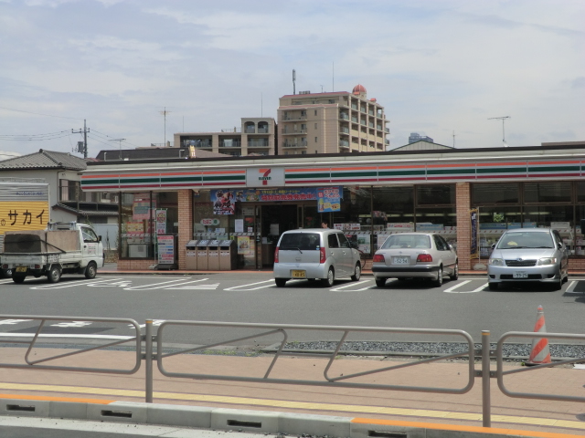 Convenience store. Seven-Eleven Hachioji Fuji Forest Park Kitamise (convenience store) to 476m