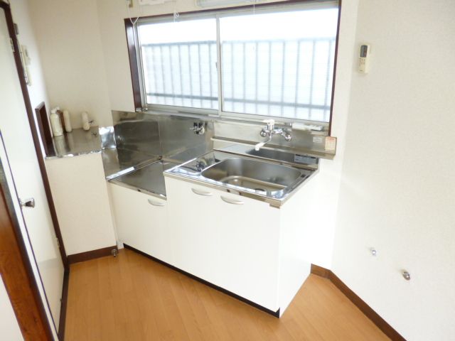 Kitchen. Gas stove can be installed