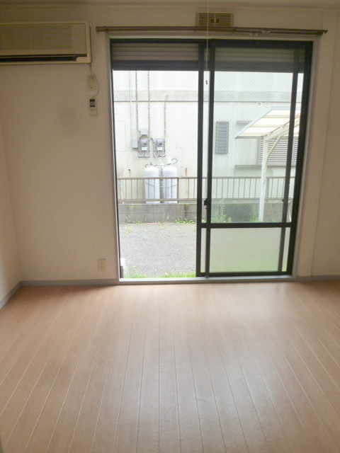 Living and room. ☆ Bright Western-style ☆