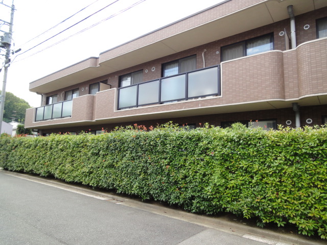 Building appearance. Utsugi stand elementary school