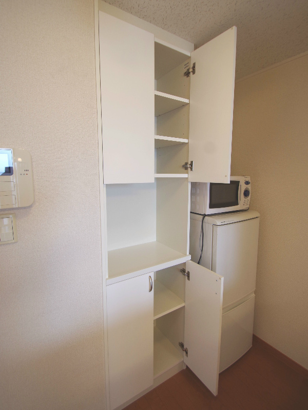 Other room space. refrigerator ・ microwave ・ It comes with a cupboard!