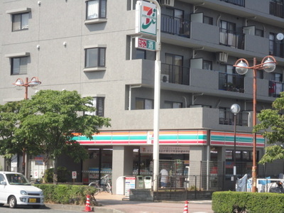 Convenience store. Seven-Eleven Hachioji Katakura Station North store up (convenience store) 748m