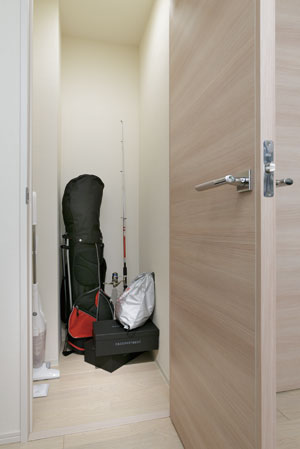 Receipt.  [Storeroom] Sports such as golf bags and skis ・ From outdoor goods, Until the season of life supplies, Also it can be stored large volume.  ※ 70C, 70Cg, 80I type only