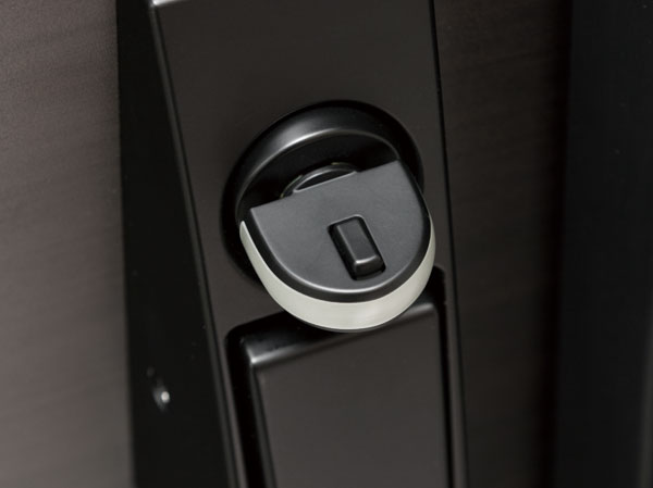 Security.  [Crime prevention thumb turn] Switch type crime prevention thumb that corresponds to the incorrect tablet would turn the thumb-turn put the tool on the inside of the door has been adopted (two units at the top and bottom). (Same specifications)