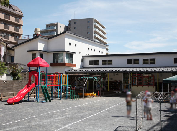 Surrounding environment. Anglican Hachioji kindergarten (about 790m ・ Marks the 100th year in 10 minutes), 2012. walk "Anglican Hachioji kindergarten". It aims to free childcare to watch each and every warm.