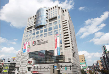 Surrounding environment. Hachioji Tokyu Square (about 640m ・ 8 min. Walk) is a shopping center with specialty shops are aligned fashionable about 70 stores so as to surround the atrium of a height of about 60m with a sense of openness.