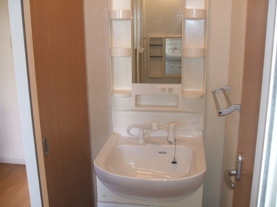 Washroom.  ☆ There is also a shampoo dresser ☆