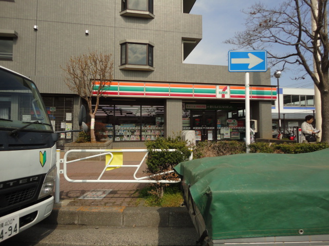 Convenience store. 271m to Seven-Eleven (convenience store)